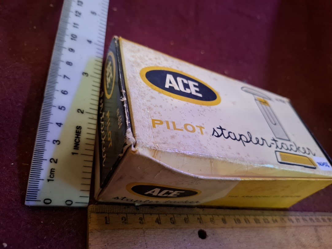 Old Paper staple stapler [TOL10326]