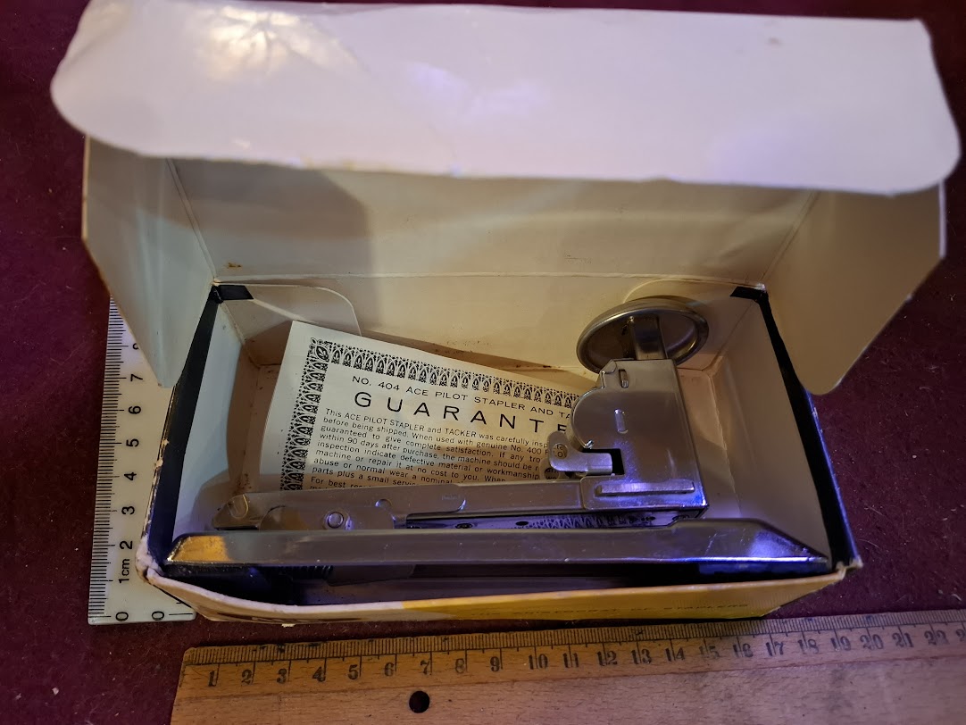 Old Paper staple stapler [TOL10326]