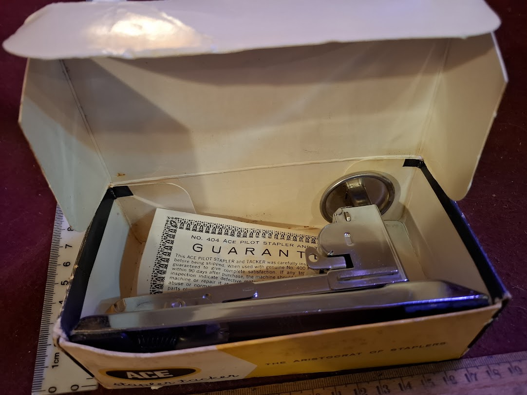 Old Paper staple stapler [TOL10326]