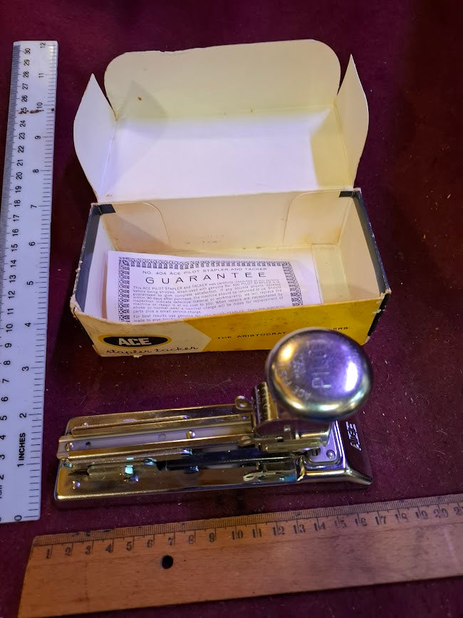 Old Paper staple stapler [TOL10326]