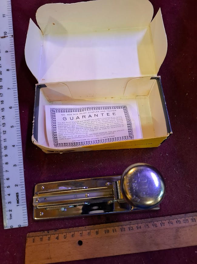 Old Paper staple stapler [TOL10326]
