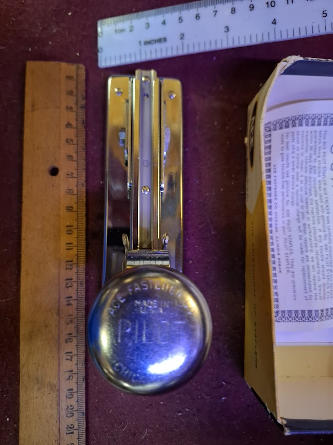 Old Paper staple stapler [TOL10326]