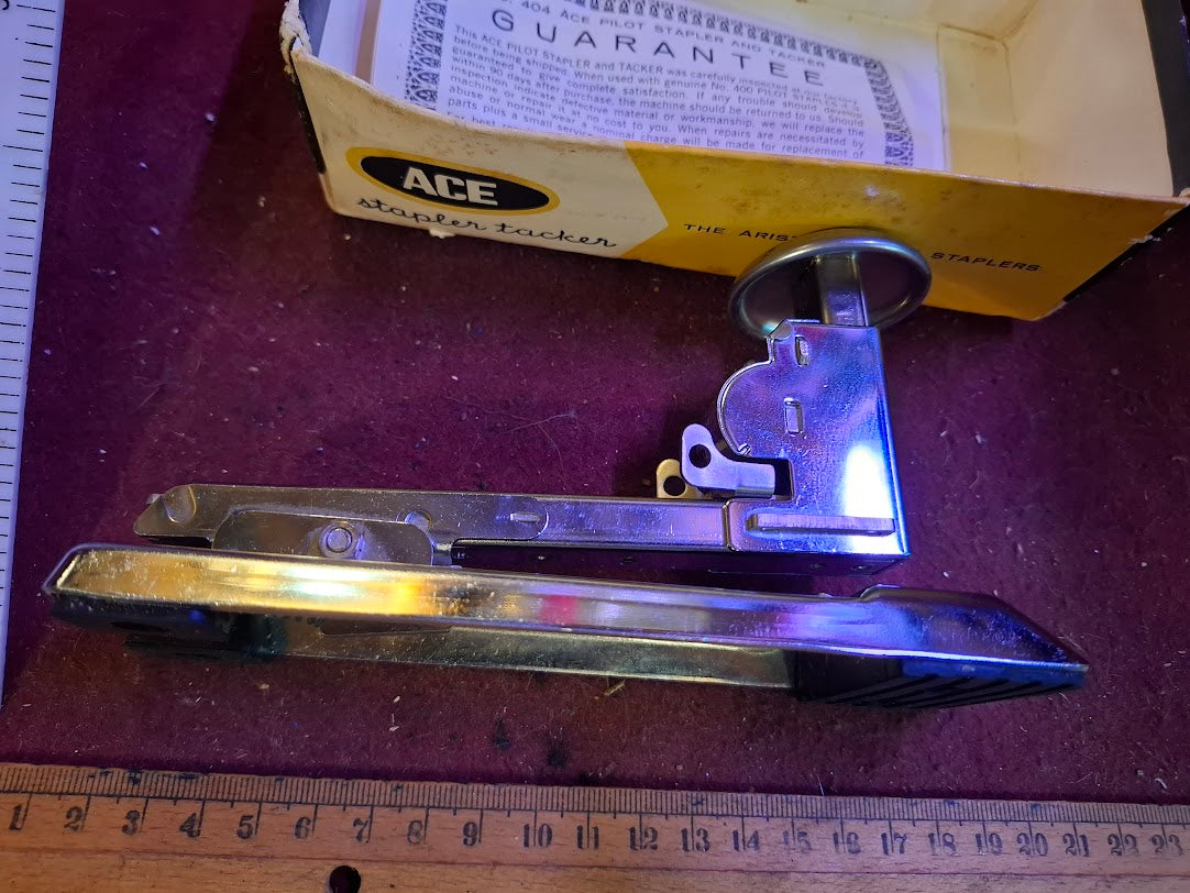 Old Paper staple stapler [TOL10326]