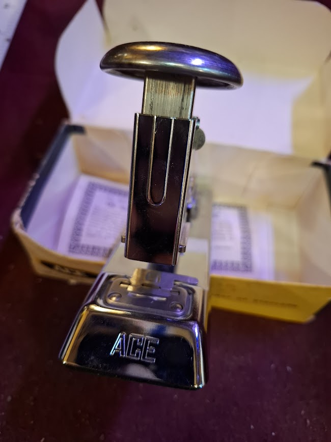 Old Paper staple stapler [TOL10326]