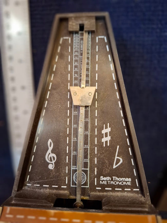 Vintage mechanical metronome [OTH10409]