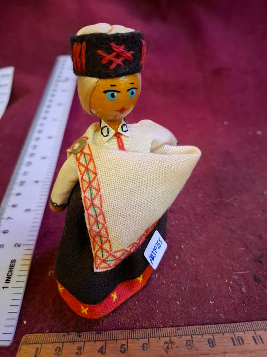 Handmade Traditional Dress Souvenir Doll – Belarus or Latvia [ART10255]