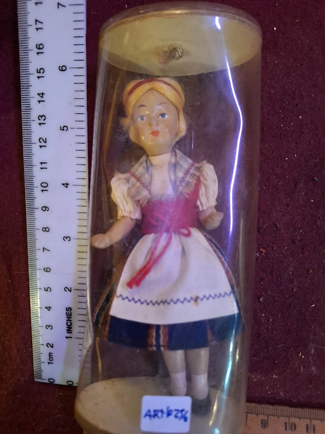 Handmade traditional dress souvenir doll [ART10256]