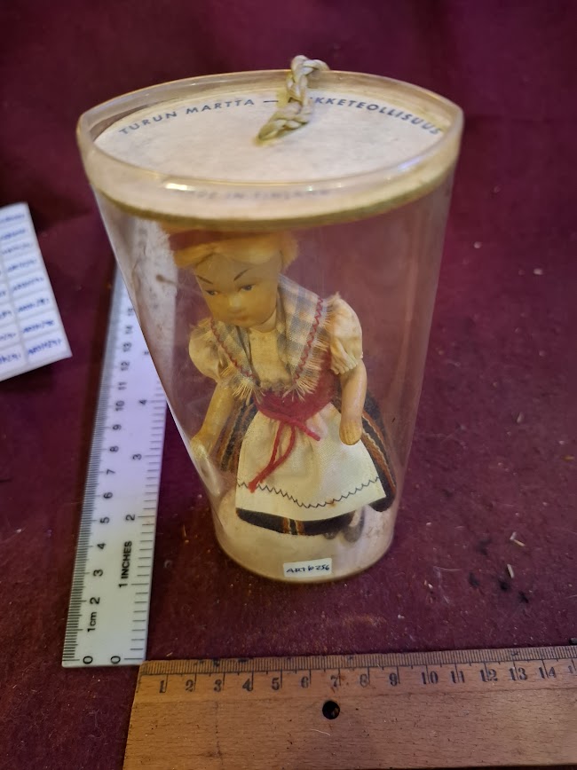 Handmade traditional dress souvenir doll [ART10256]
