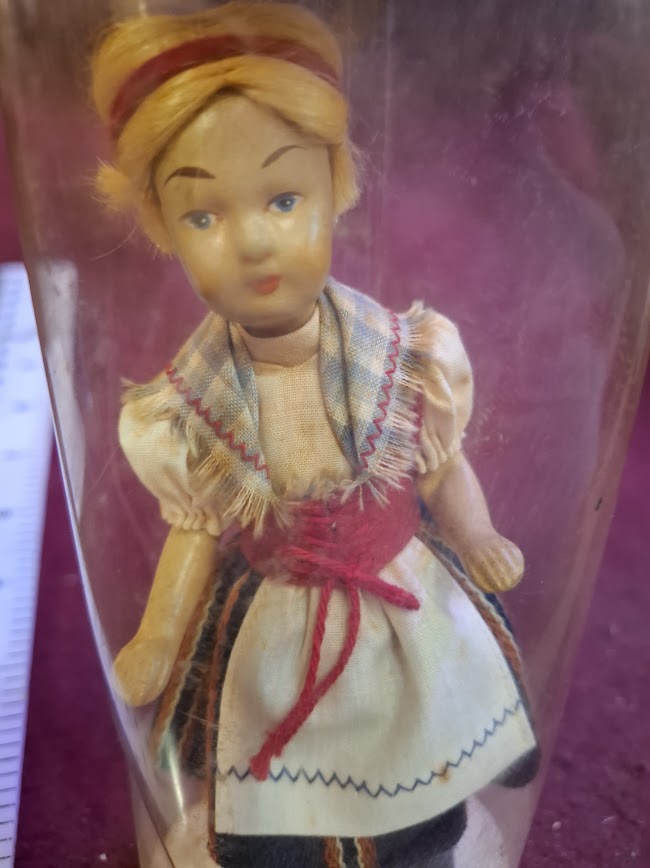 Handmade traditional dress souvenir doll [ART10256]