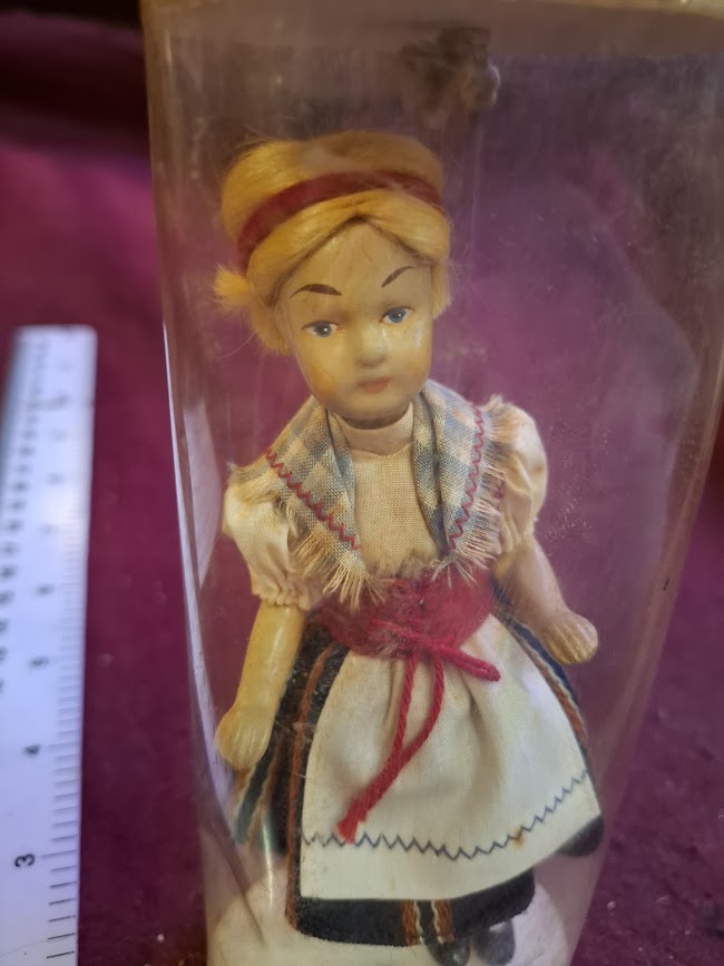 Handmade traditional dress souvenir doll [ART10256]