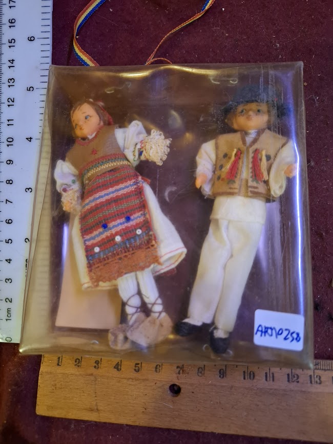 Handmade 2 traditional dress souvenir dolls - Czech olsavsky [ART10258]