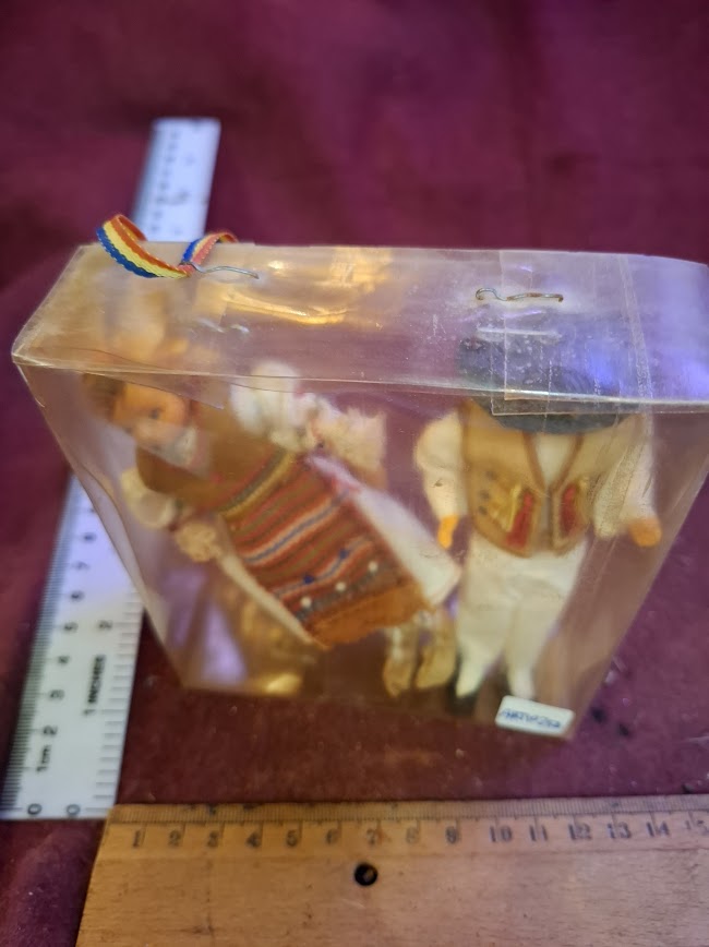 Handmade 2 traditional dress souvenir dolls - Czech olsavsky [ART10258]