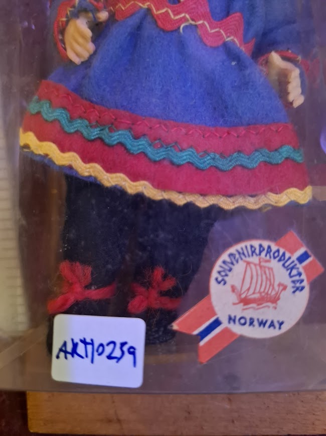 Handmade traditional dress souvenir doll -Finland or Norwee [ART10259]