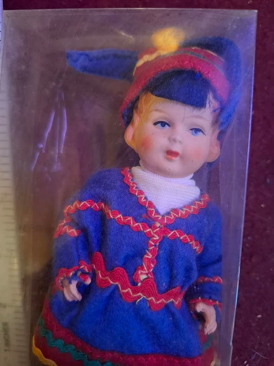 Handmade traditional dress souvenir doll -Finland or Norwee [ART10259]