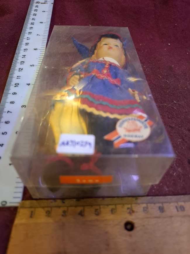 Handmade traditional dress souvenir doll -Finland or Norwee [ART10259]