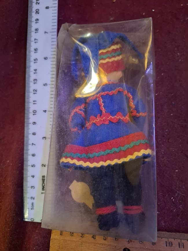 Handmade traditional dress souvenir doll -Finland or Norwee [ART10259]