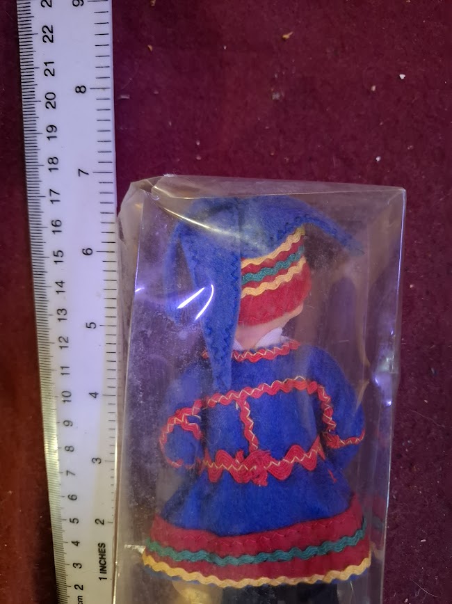 Handmade traditional dress souvenir doll -Finland or Norwee [ART10259]