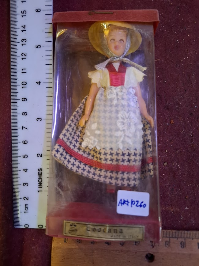Handmade traditional dress souvenir doll [ART10260]