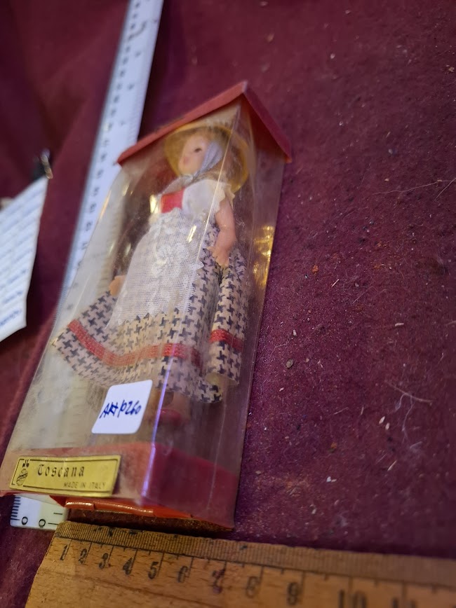 Handmade traditional dress souvenir doll [ART10260]