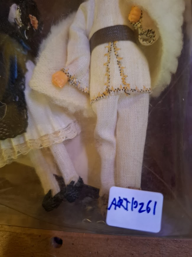 Handmade traditional dress souvenir doll [ART10261]