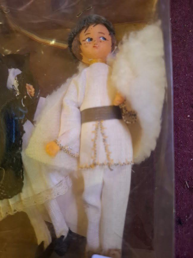 Handmade traditional dress souvenir doll [ART10261]