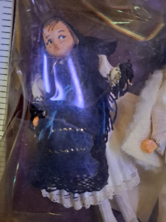 Handmade traditional dress souvenir doll [ART10261]