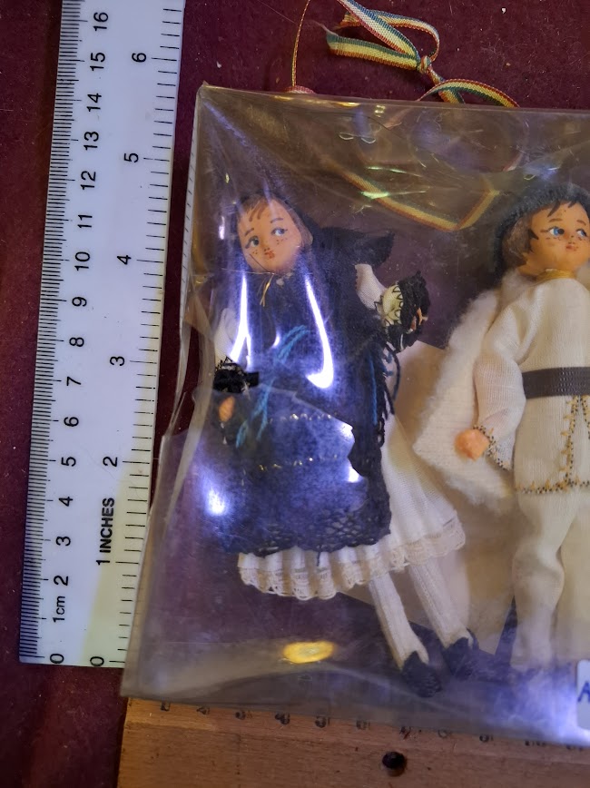 Handmade traditional dress souvenir doll [ART10261]