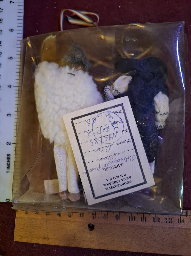 Handmade traditional dress souvenir doll [ART10261]