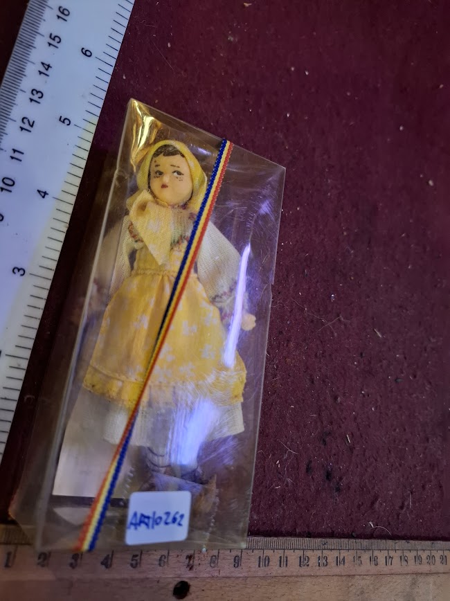 Handmade traditional dress souvenir doll [ART10262]