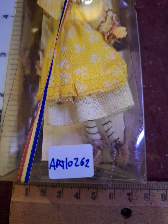 Handmade traditional dress souvenir doll [ART10262]