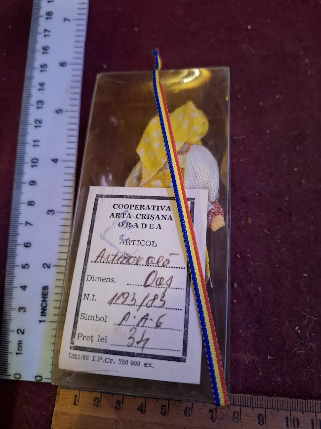 Handmade traditional dress souvenir doll [ART10262]