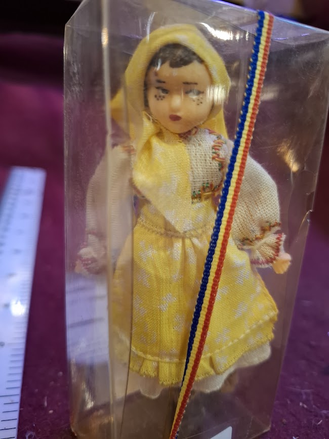 Handmade traditional dress souvenir doll [ART10262]