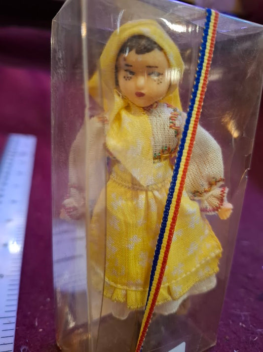 Handmade traditional dress souvenir doll [ART10262]