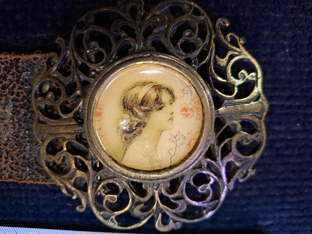 Vintage Belt with woman photo buckle [ART10287]