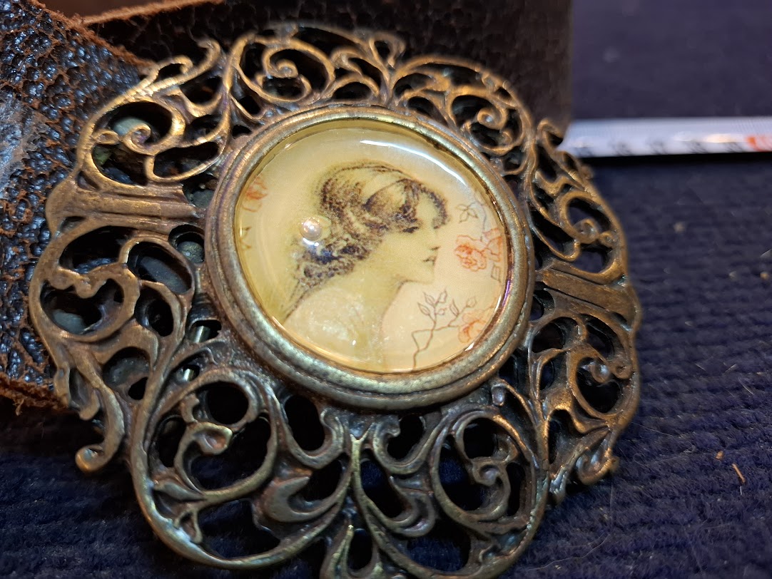 Vintage Belt with woman photo buckle [ART10287]