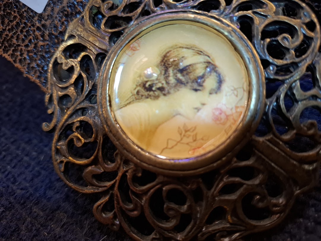 Vintage Belt with woman photo buckle [ART10287]
