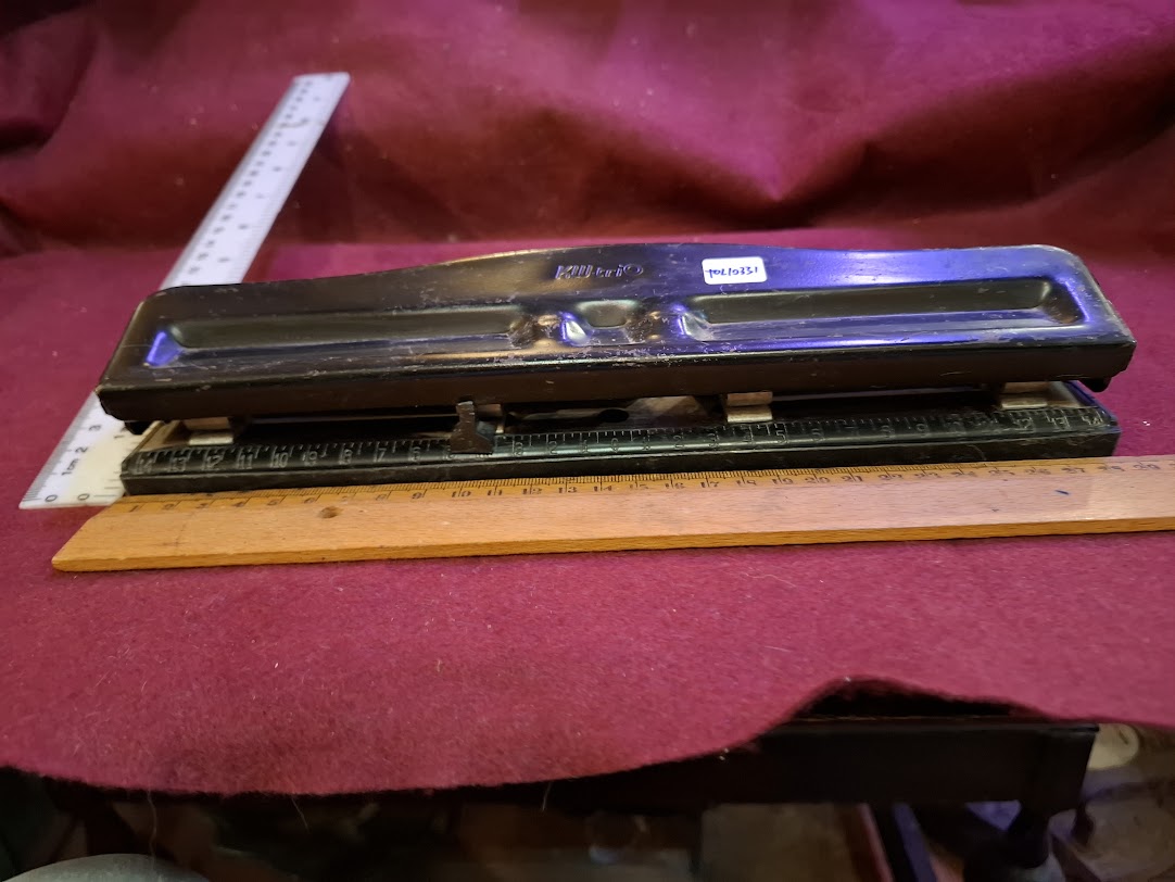 Vintage paper 3 holes punch [TOL10331]