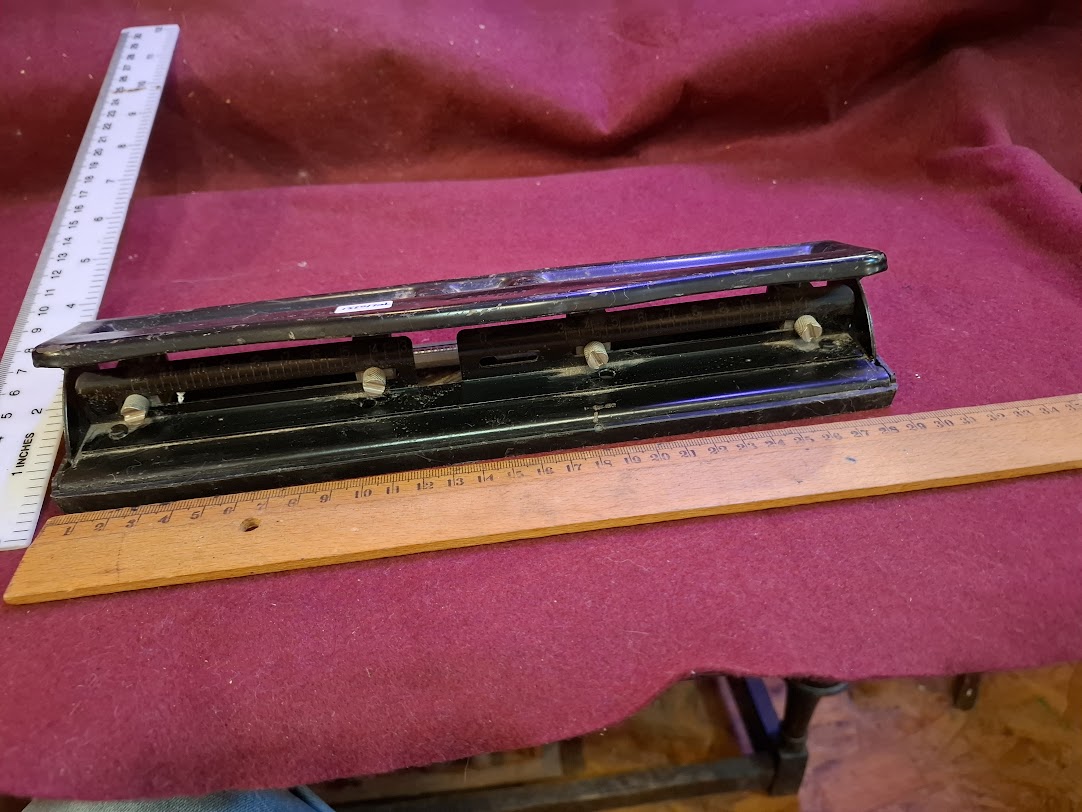 Vintage paper 3 holes punch [TOL10331]
