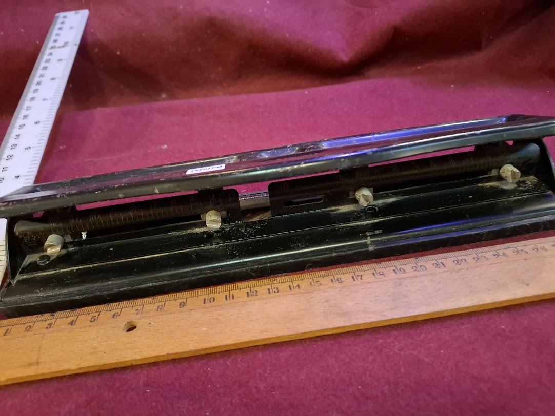 Vintage paper 3 holes punch [TOL10331]