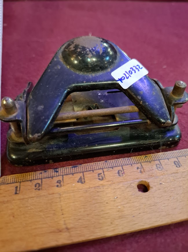 Vintage paper holes punch [TOL10332]