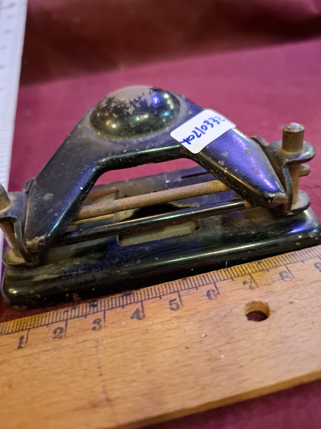 Vintage paper holes punch [TOL10332]
