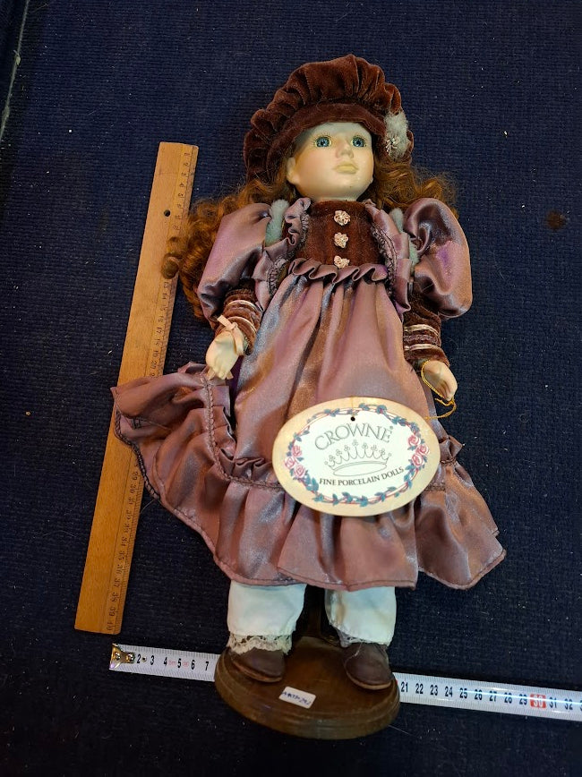 Vintage porcelain doll [ART10292]