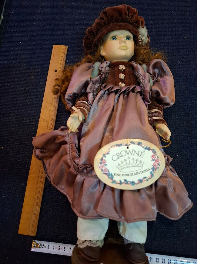 Vintage porcelain doll [ART10292]