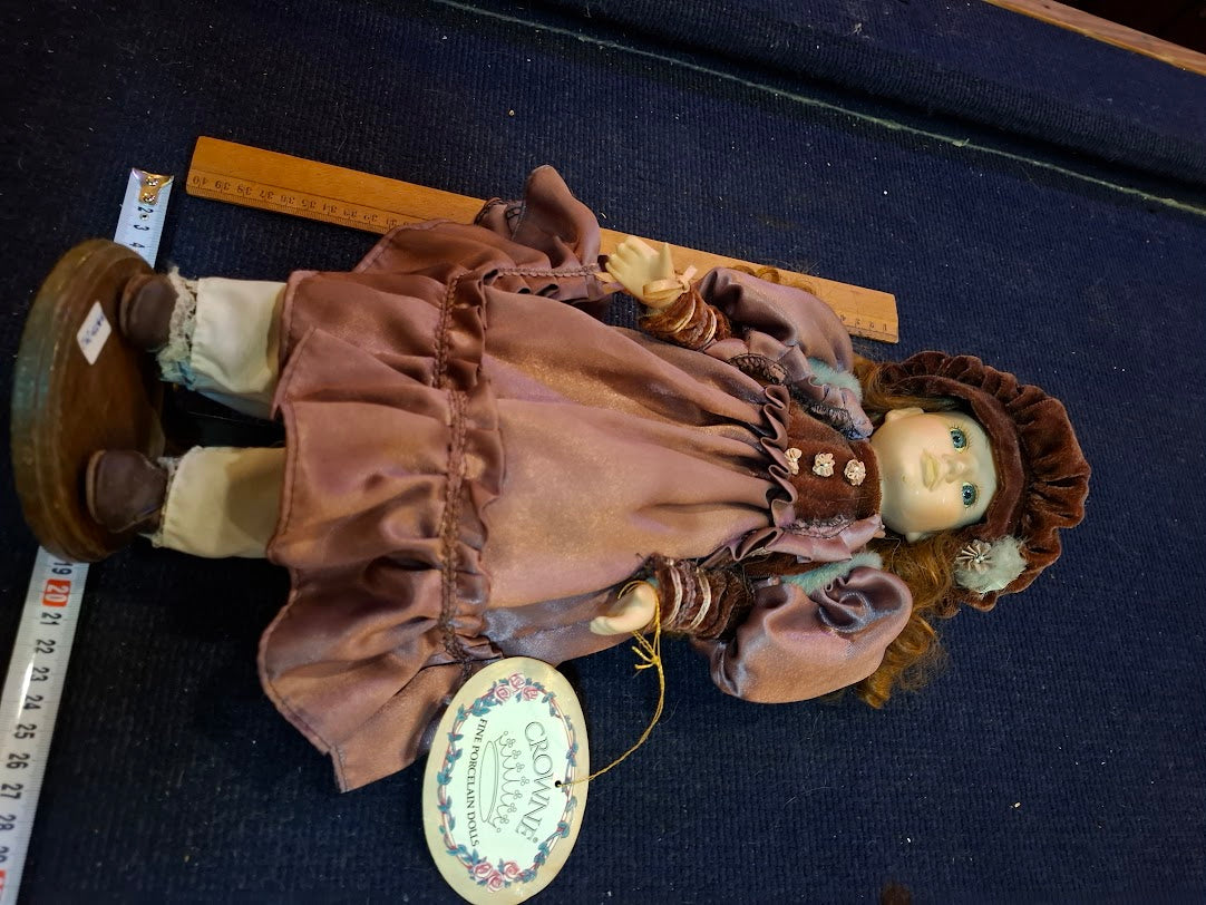 Vintage porcelain doll [ART10292]