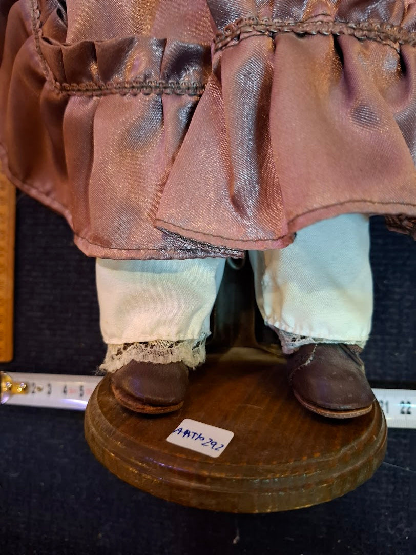Vintage porcelain doll [ART10292]
