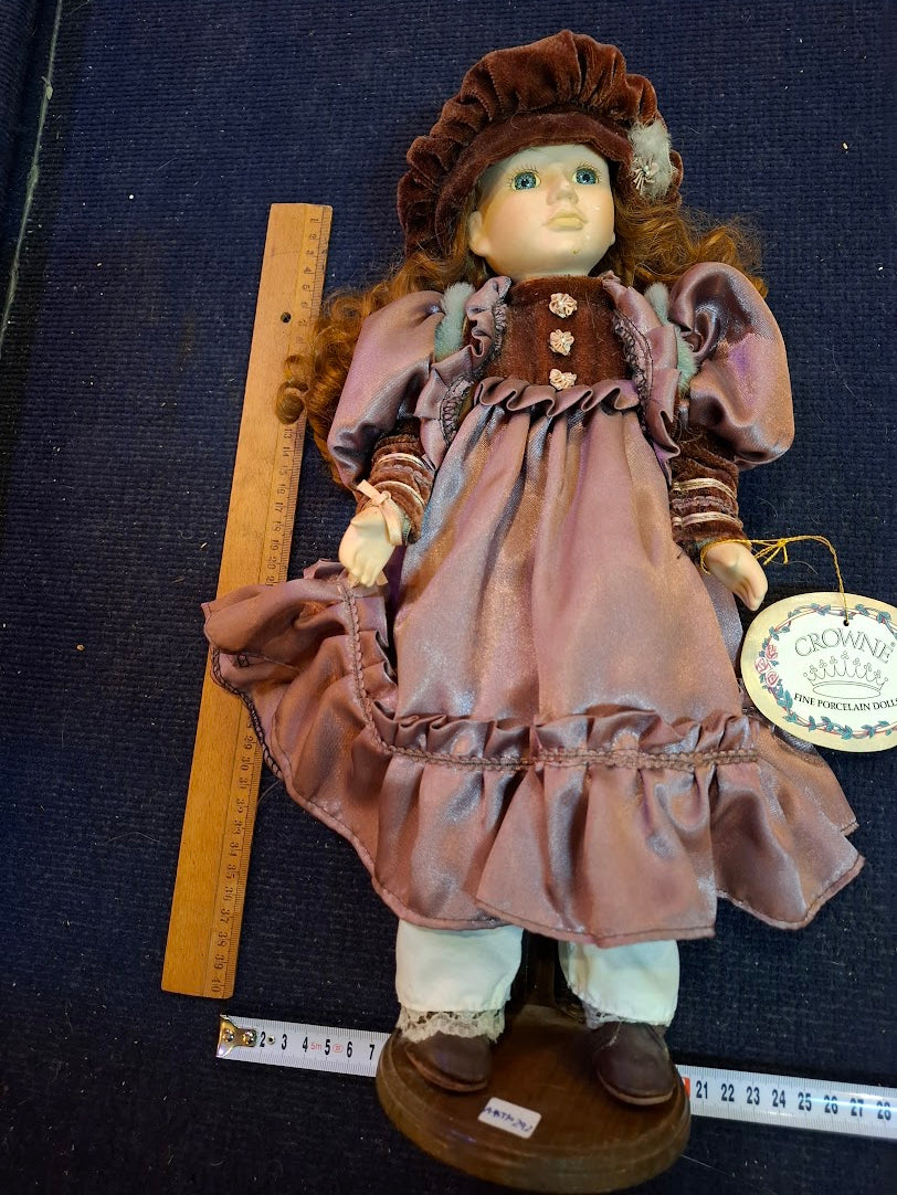 Vintage porcelain doll [ART10292]