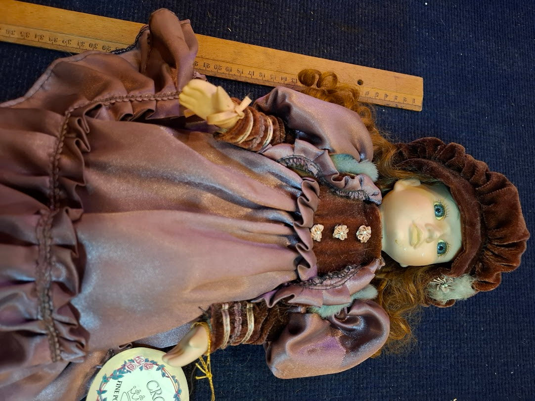 Vintage porcelain doll [ART10292]