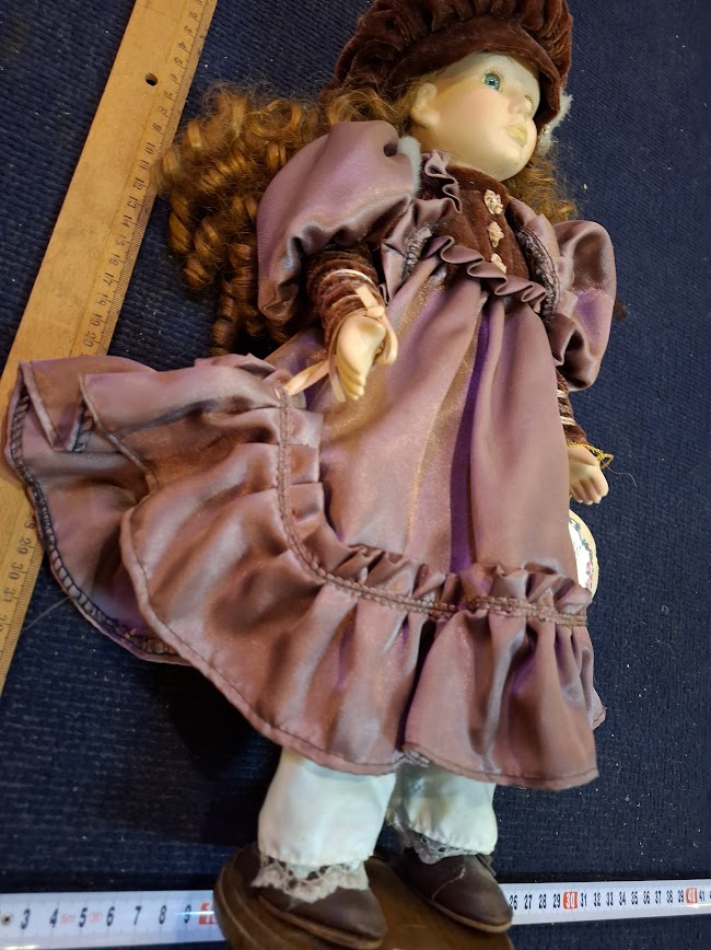 Vintage porcelain doll [ART10292]