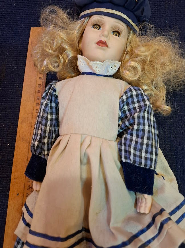 Vintage porcelain doll [ART10294]