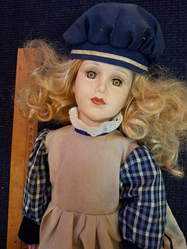 Vintage porcelain doll [ART10294]